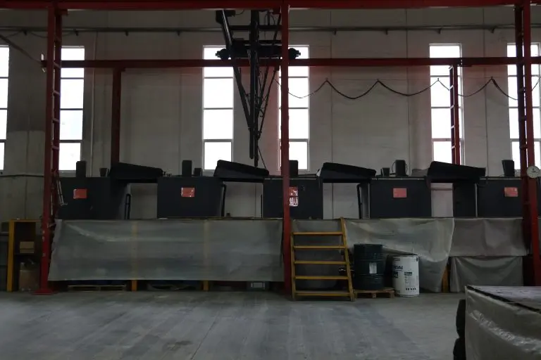 Yaş boya ve elektrostatik toz boya kabiliyetleri – ekipman görüntüsü